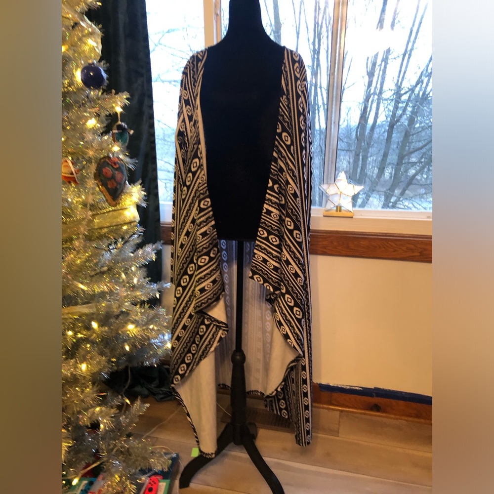 Black and white patterned - wrap kimono